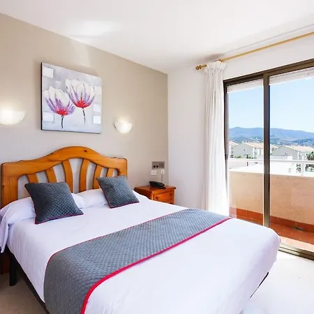 Отель Oyo Costa Andaluza